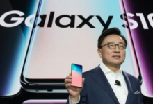 三星Galaxy S10智能手机经过跌落测试