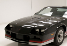 超级稀有1982年的Chevrolet Camaro Z28仅有5K英里内部为黑色